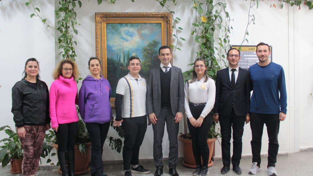 Cumhuriyet Anadolu Lisesi Halk Oyunları Ekibi'nden Müdürümüze Ziyaret