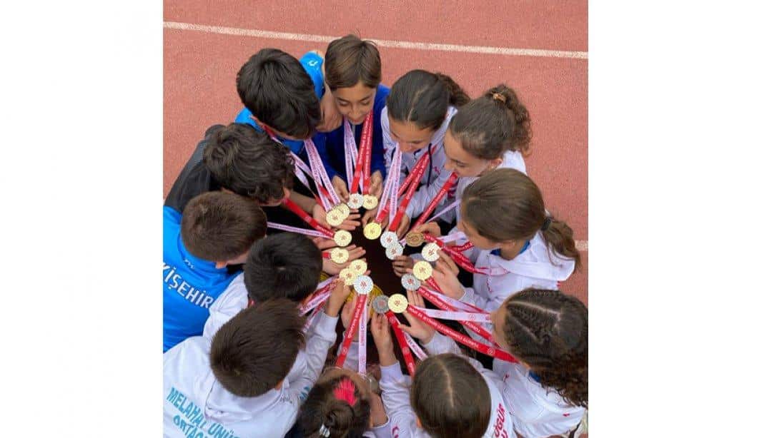 Melahat Ünügür Ortaokulu Öğrencileri Atletizmde Madalyaya Doymuyor!