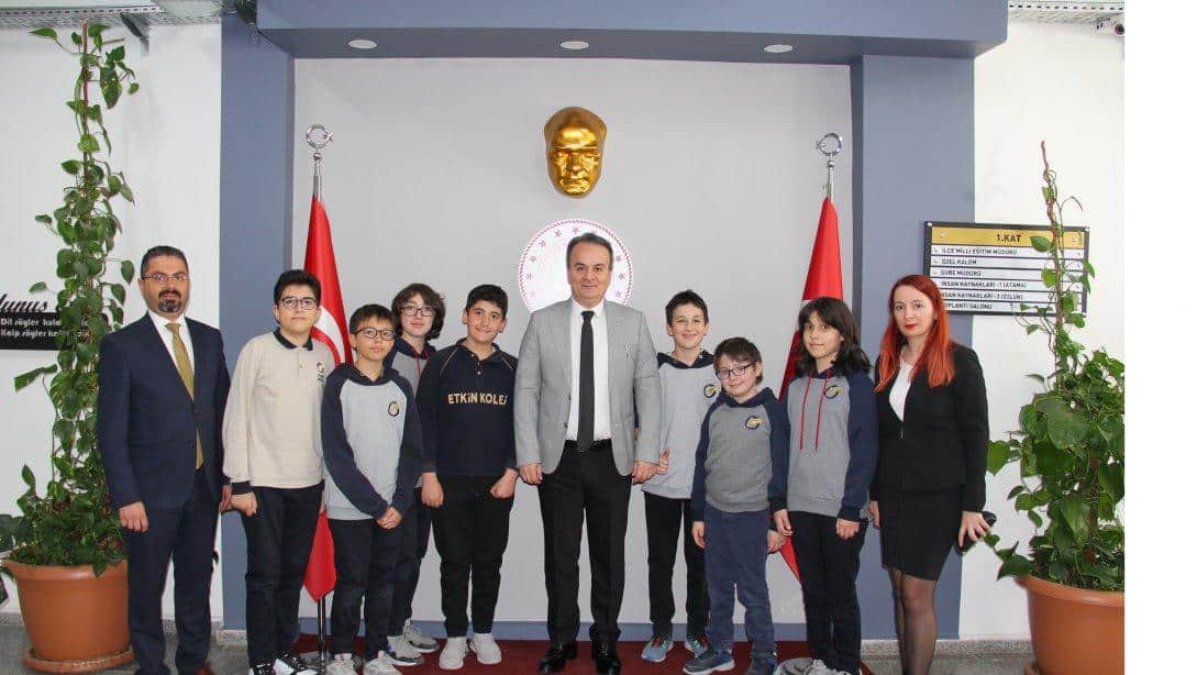 Türkiye Şampiyonasında Derece Elde Eden Etkin Kolej Öğrencileri İlçe Milli Eğitim Müdürü Murat SERTSÖZ'ü Ziyaret Ederek Projelerini Tanıttılar.