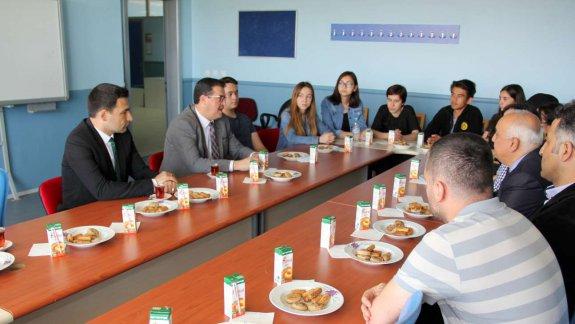 İl Milli Eğitim Müdürümüz Necmi ÖZENden TÜBİTAK Proje Yarışması Türkiye Finalinde Ödül Alan Öğrencileri Tebrik Ziyareti