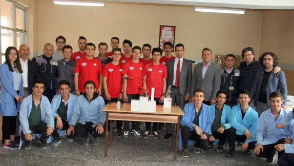  Atatürk Mesleki ve Teknik Anadolu Lisesi 12. Uluslararası MEB Robot Yarışmasında Dünya 3.sü ve En İyi Tasarım Ödülünün Sahibi Oldular