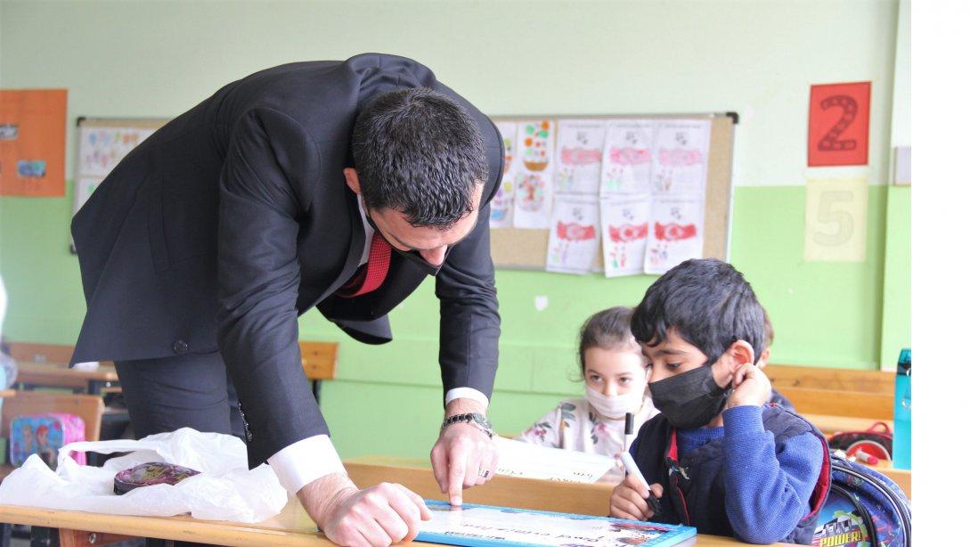 İlçe Milli Eğitim Müdürümüz Kürşad Önder Ceylan Okulları Ziyaret Etti.