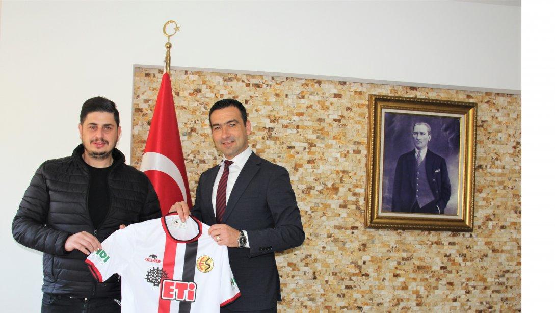 Eskişehirspor Yönetim Kurulu Başkan Vekili Erkan Koca'dan Müdürlüğümüze Ziyaret.