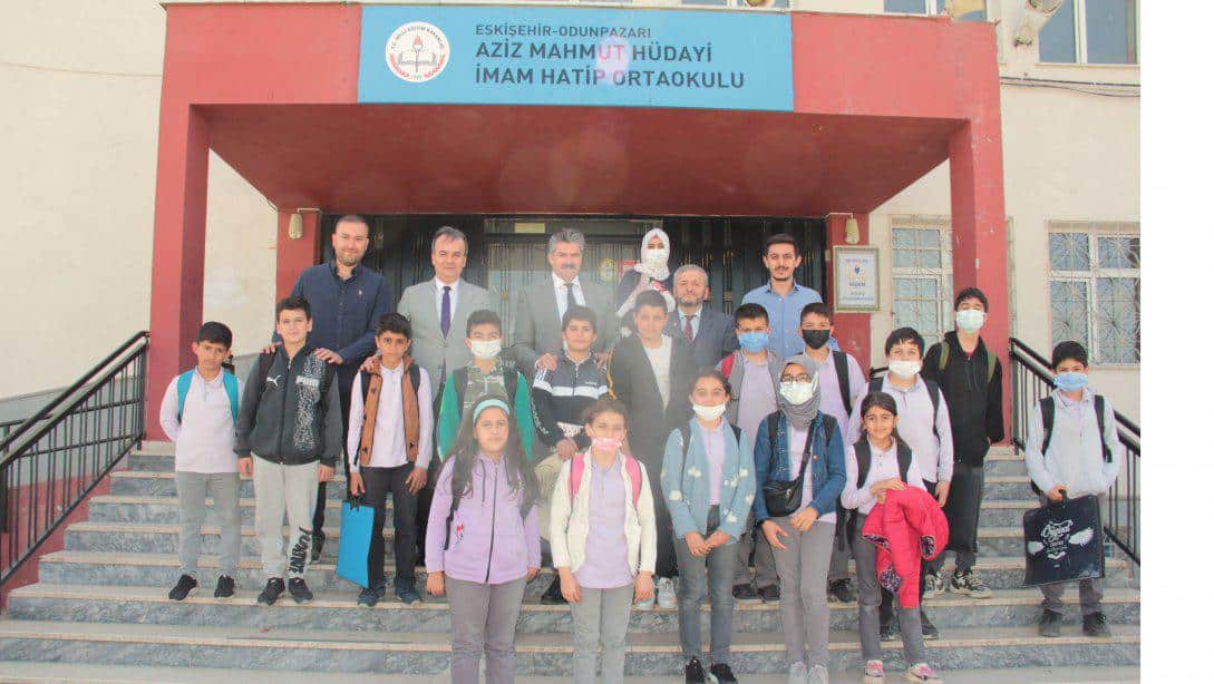Odunpazarı Kaymakamımız Ömer Ulu, Aziz Mahmut Hüdayi İmam Hatip Ortaokulu'nu Ziyaret Etti. 