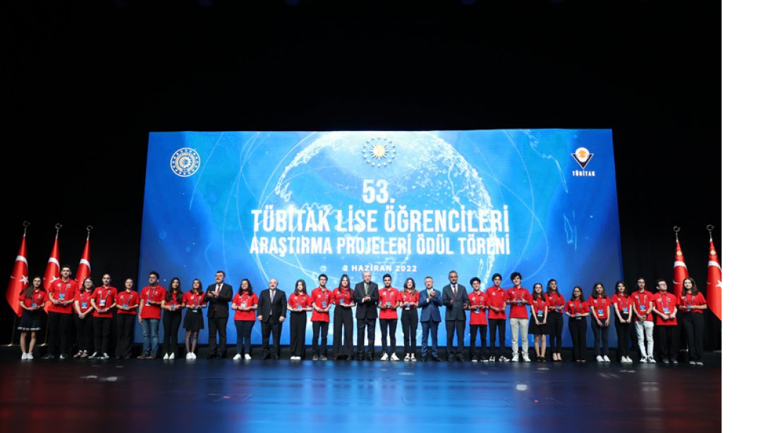 TÜBİTAK Lise Öğrencileri Araştırma Projeleri Yarışması'nda 1'nci Olan Hacı Süleyman Çakır Kız Anadolu Lisesi Öğrencilerimiz, Ödüllerini Cumhurbaşkanı Erdoğan'ın Elinden Aldı