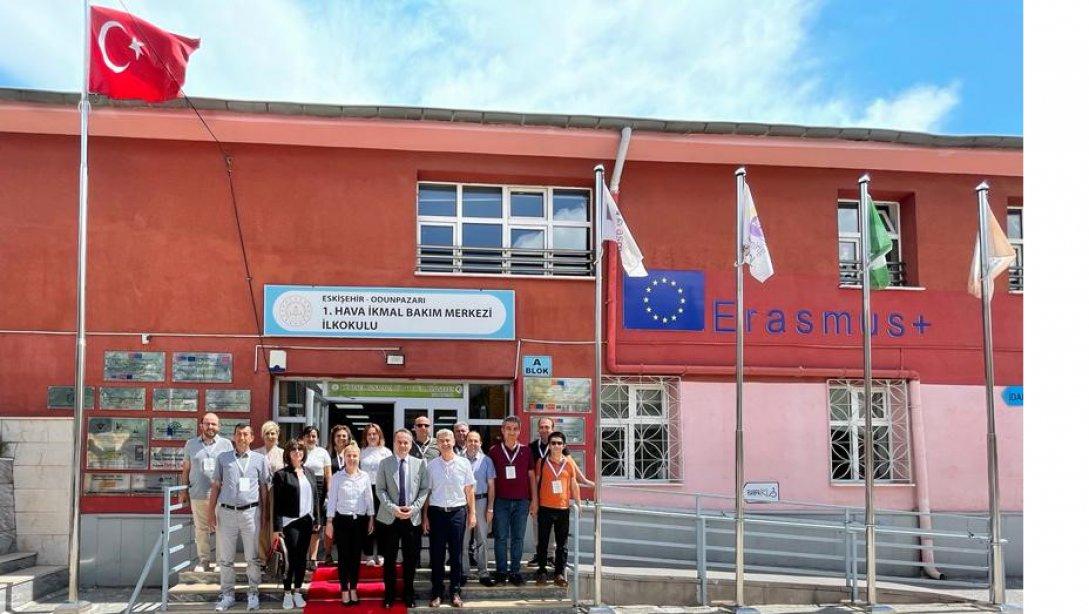 Türkiye'de Fark Oluşturan 1. Hava İkmal Bakım Merkezi İlkokulumuzda MEB Öğretmen-Yönetici Hareketlilik Programı Başarıyla Tamamlandı