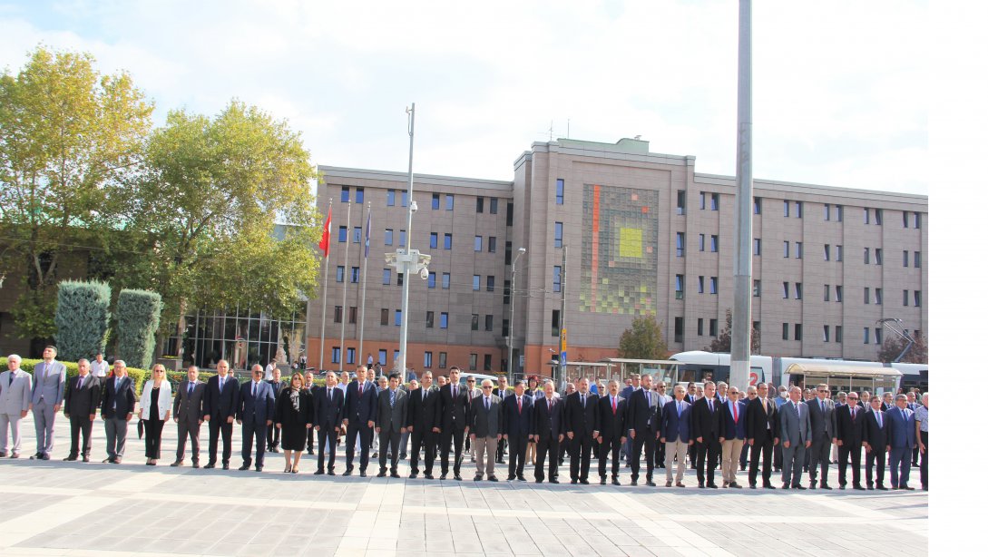 İlköğretim Haftası Etkinlikleri, Atatürk Anıtına Çelenk Konulmasıyla Başladı