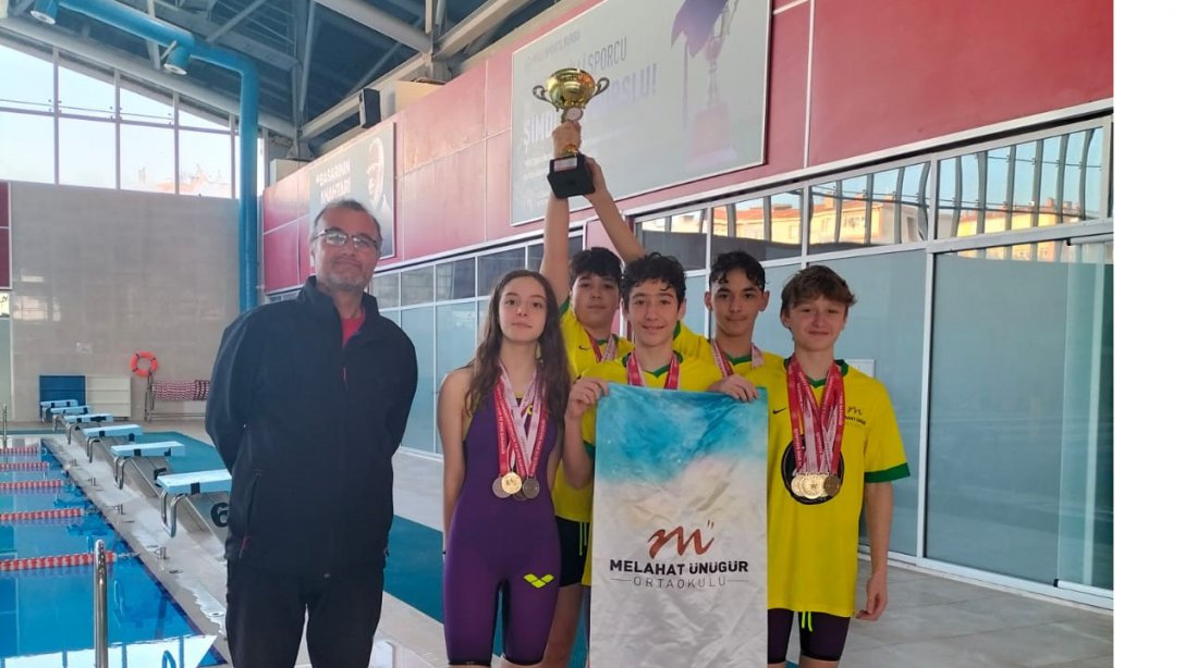 Melahat Ünügür Ortaokulu Yıldız erkek yüzme takımımız Eskişehir şampiyonu olmuştur. 