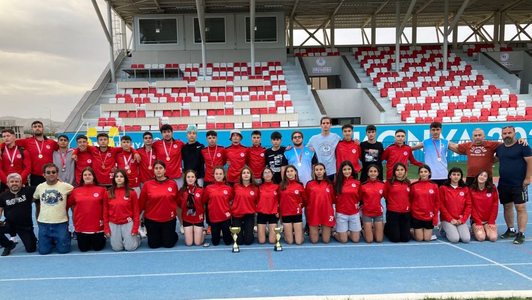 TOKİ Şehit İsmail Tetik Anadolu Lisesi Öğrencileri Mersin'de Düzenlenen Okullar Arası Atletizm Türkiye Şampiyonasında Dereceye Girdiler.