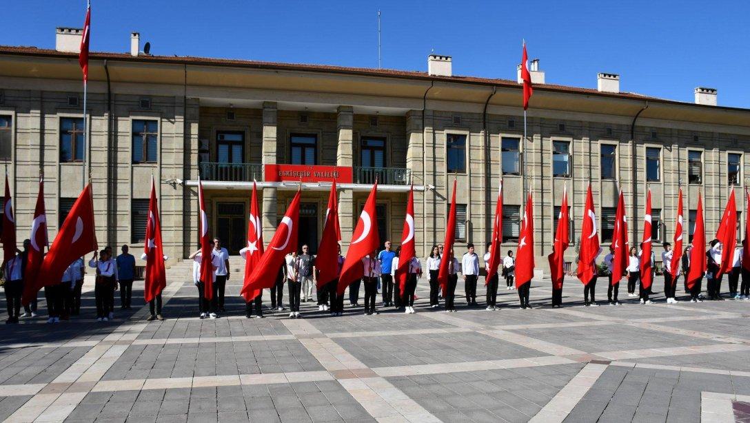 İlköğretim Haftası Etkinlikleri, Atatürk Anıtına Çelenk Konulmasıyla Başladı