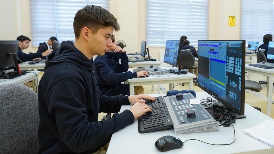 Mesleki ve Teknik Eğitimin Yeni Vizyonu Öğrencilere Tanıtılacak