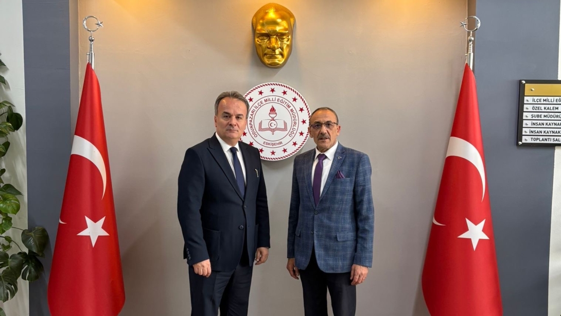 Eskişehir Elektrikçiler Odası Başkanı Ahmet Namık Akdoğan, İlçe Milli Eğitim Müdürümüz Murat Sertsöz'ü Makamında Ziyaret Etti.