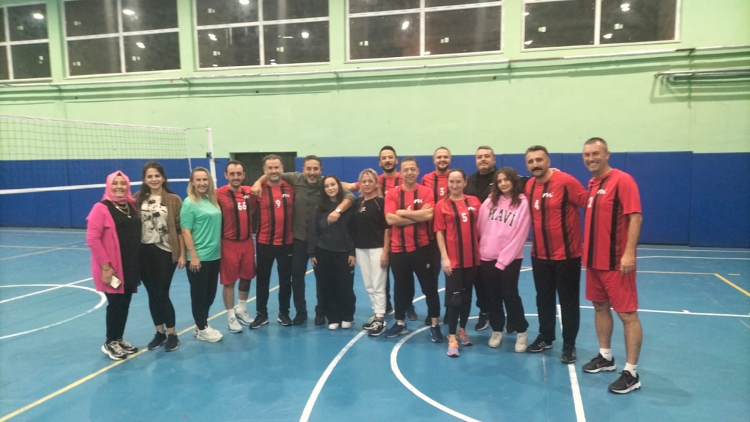 24 Kasım Öğretmenler Günü voleybol turnuvası devam ediyor. 